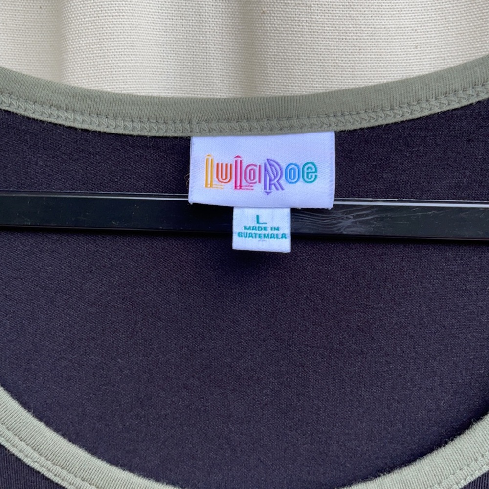 ❗️SOLD❗️EUC- LULAROE BLACK W/GREEN TRIM FLARED MAXI DRESS - Picture 5 of 14